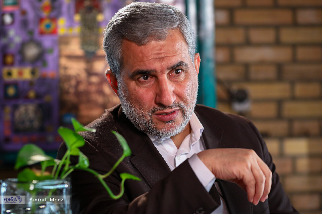 نوآوری نایینی در تقسیمبندی نظامهای سیاسی و انواع حکمرانی نوآوری نایینی در تقسیمبندی نظامهای سیاسی و انواع حکمرانی