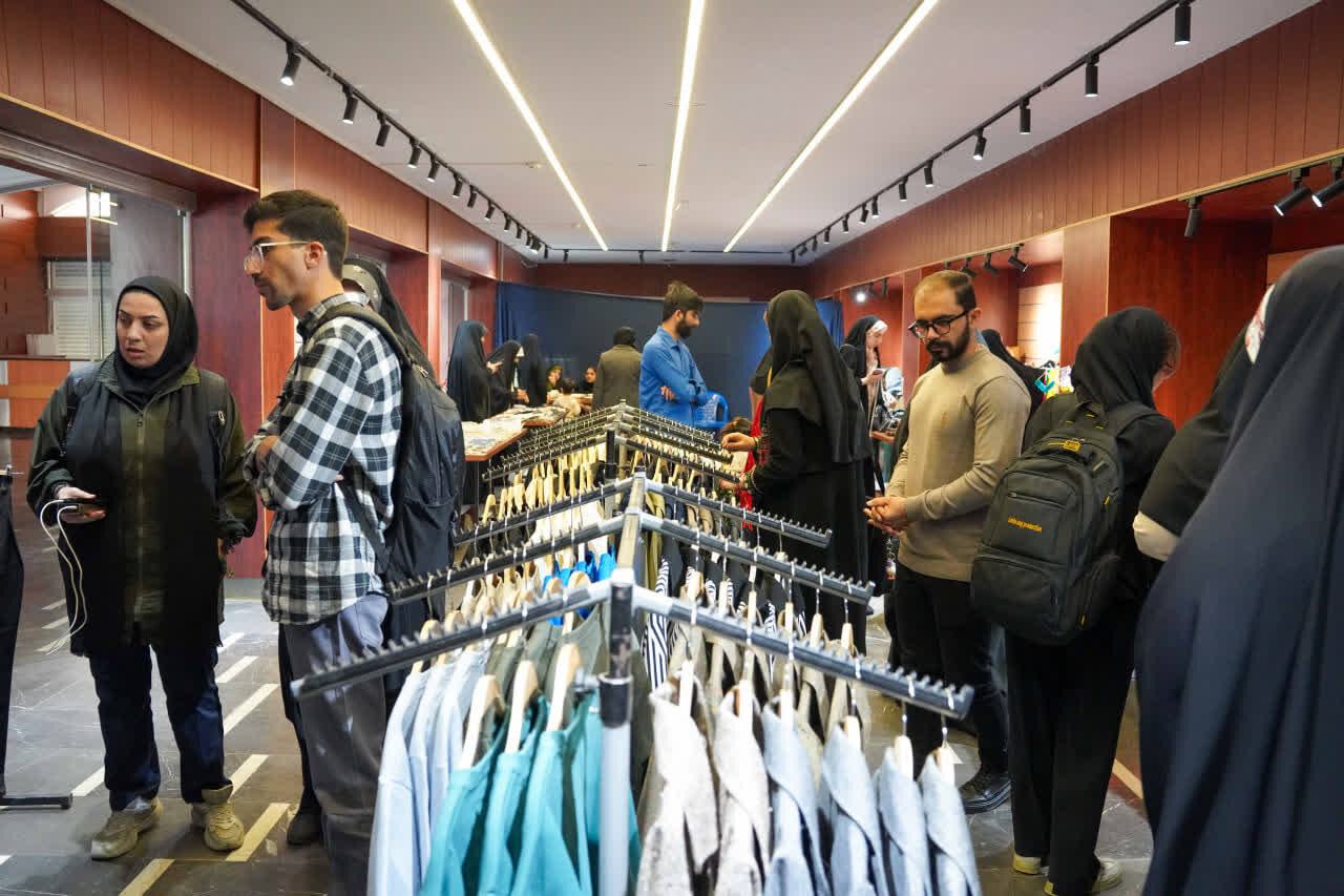 برپایی نخستین نمایشگاه زیستبوم کسبوکار دانشجویی دانشگاه شیراز/رونق تولید ملی به دستان دانشجویان برپایی نخستین نمایشگاه زیستبوم کسبوکار دانشجویی دانشگاه شیراز/رونق تولید ملی به دستان دانشجویان