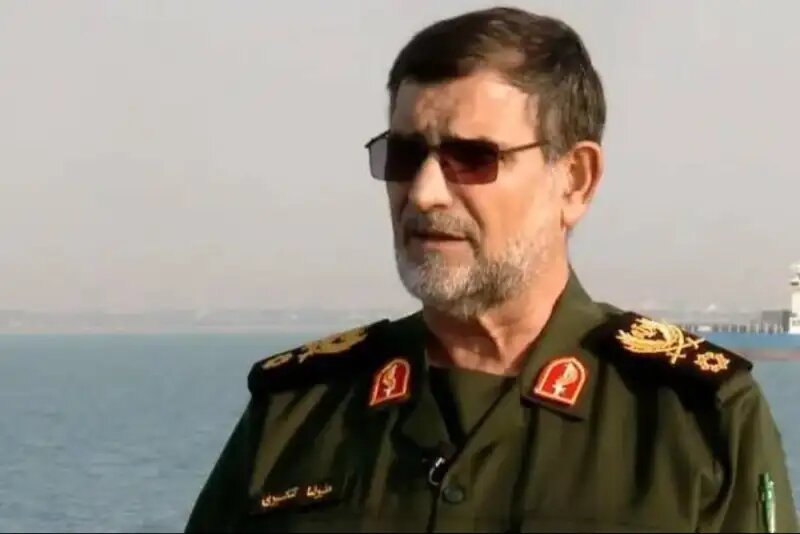 تیپ متفاوت شهید تنگسیری در حرم امام رضا+عکس تیپ متفاوت شهید تنگسیری در حرم امام رضا+عکس